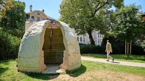 Beton-Iglu geht mit unbekanntem Ziel