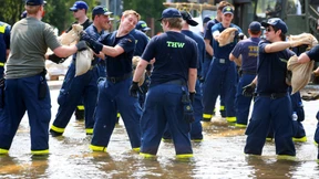 Wasserwerfer im Hochwassereinsatz 