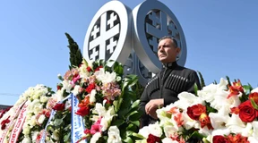 Entzweit auch im Erinnern