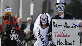 Bunte Proteste gegen Bayer-Monsanto-Fusion