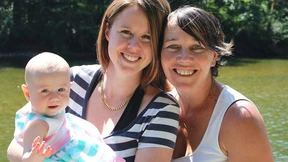 Mutter haut mit Samenspender ab