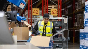 Warum bei DHL jetzt auch Apotheker arbeiten