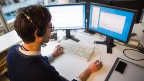 Ostdeutsche arbeiten zwei Wochen mehr als Westdeutsche