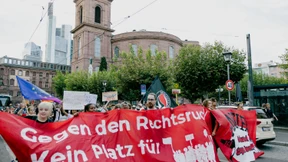 Linke protestieren gegen AfD und gegen Abschiebungen
