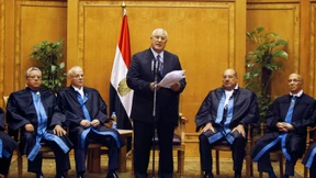 Mansur als Interimspräsident vereidigt