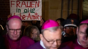 Die katholische Kirche verordnet sich eine Frauenquote