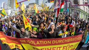 Öcalan-Rufe und Familienfeststimmung