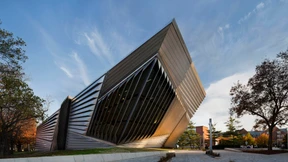 Ein Bau, so zielsicher wie ein Geschoss