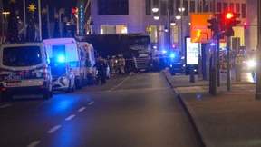 Polizei: Lastwagen vorsätzlich in Weihnachtsmarkt gesteuert