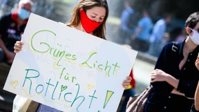 Weg von der Straße, zurück ins Laufhaus