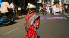 Lebendig begrabenes Baby in Indien durch Zufall gerettet