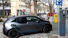 Deutsches E-Auto-Ziel halb erfüllt