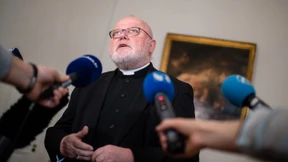 Rote Blitze, rote Linien