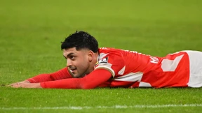 Amiri packt die feine Klinge aus