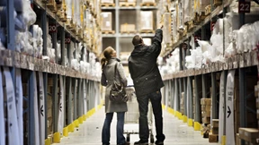 Wie die Liebe das Aufbauen von Ikea-Regalen übersteht