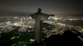 Zahlreiche Wahrzeichen in Dunkelheit getaucht