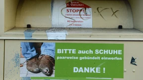 Tote Frau in Altkleider-Container gefunden