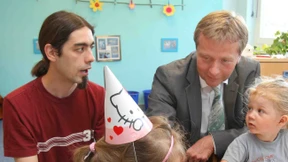 Kirche will mehr Männer in Kindertagesstätten