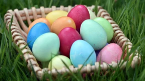 So färben Sie Ostereier natürlich