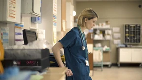 Die Hochstaplerin hat Nachtschicht