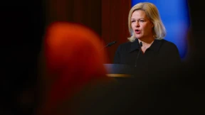 Die Innenministerin nimmt Muslime in die Pflicht