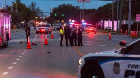 Kleintransporter fährt Teilnehmer von LGBT-Parade in Florida um