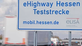 Bau von Teststrecke für Laster mit Stromabnehmern beginnt