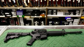 Hochschwangere schießt mit Sturmgewehr auf Einbrecher