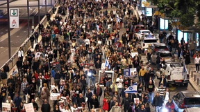 Versehentliche Tötung dreier Geiseln löst wütende Proteste aus