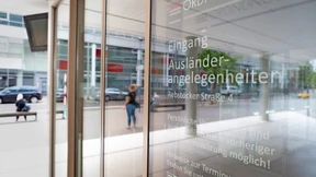Ausländerbehörde in Frankfurt kämpft mit 20.000 offenen Anfragen