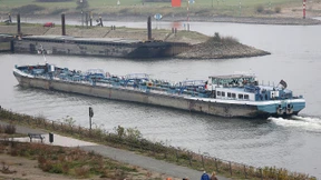 Ökonomen: Niedrigwasser treibt Spritpreis