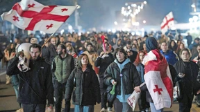 Prügel für Oppositionspolitiker