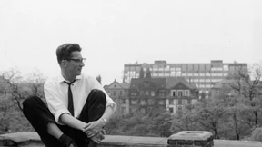 Der Architekt Walther Dunkl zeichnet sein Philosophicum