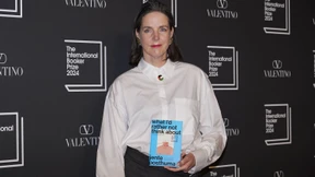 Mit Steinen im Wasser