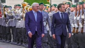 Macron mit militärischen Ehren in Berlin begrüßt