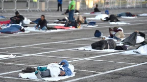 Obdachlose müssen auf Parkplatz schlafen