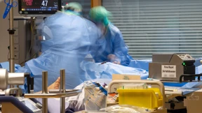 Für Ältere bleibt das Virus gefährlich