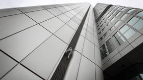 „Spiderman“ erklimmt Frankfurter Wolkenkratzer