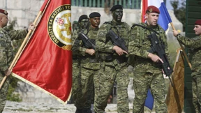 Wer keine Waffe trägt, soll Sandsäcke tragen