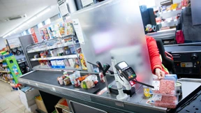 Rewe-Mitarbeiter bekommen einen Bonus