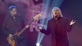 Liebe tut weh. Essen macht dick. Leben strengt an