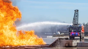 In 180 Sekunden am brennenden Flugzeug