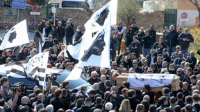 Trauerbeflaggung für einen Mörder