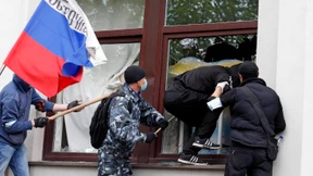 Separatisten stürmen Gouverneurssitz in Luhansk