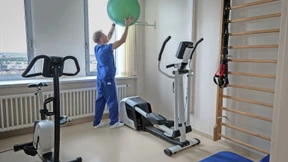 Mit Sportkursen und Wanderungen gegen den Krebs ankämpfen