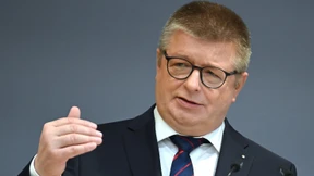 Der Verfassungsschutz spendet sich Beifall