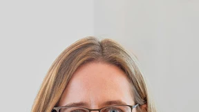 Astrid Wallrabenstein: Streng, pointiert, mit Humor