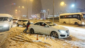 Tausende Menschen sitzen fest