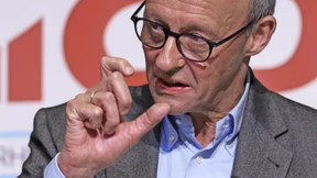 Kanzlerkandidat Merz zweifelt an grünem Stahl