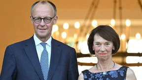 Charlotte Merz stürzt bei Radtour mit Kanzler